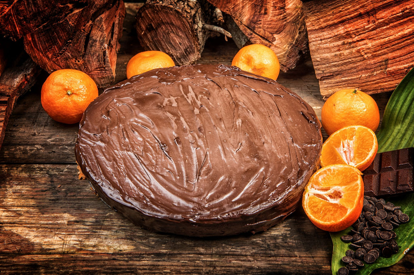 Tarta de naranja con cobertura de chocolate negro